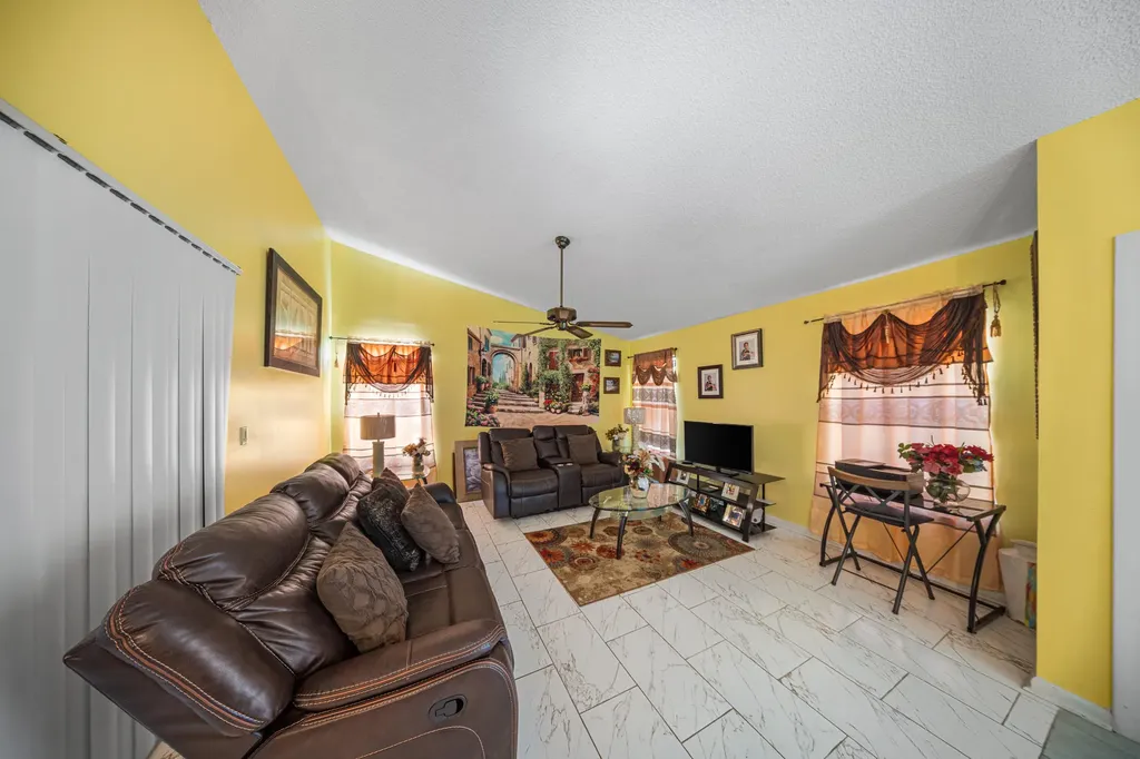 4255 Willow Pond Circle West Palm Beach FL 33417
