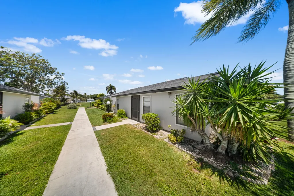 4255 Willow Pond Circle West Palm Beach FL 33417