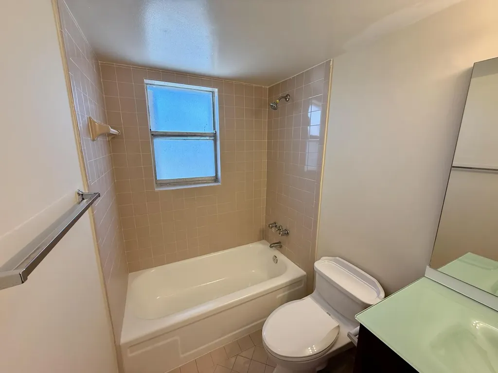 560 SE 2nd Avenue Deerfield Beach FL 33441