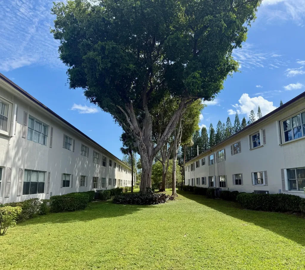 560 SE 2nd Avenue Deerfield Beach FL 33441