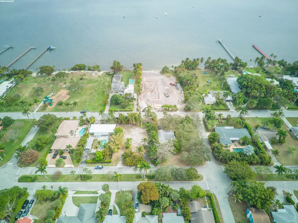 1118 S Palmway Lake Worth Beach FL 33460