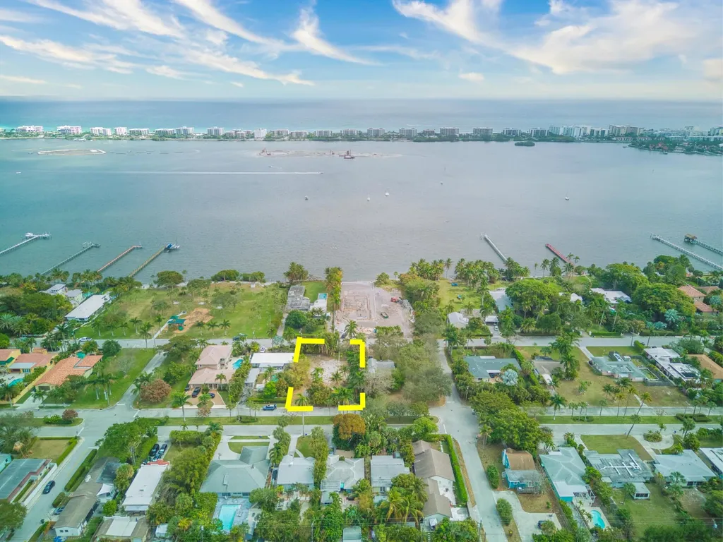1118 S Palmway Lake Worth Beach FL 33460