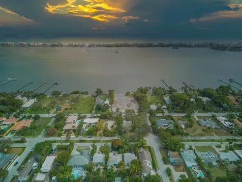 1118 S Palmway Lake Worth Beach FL 33460