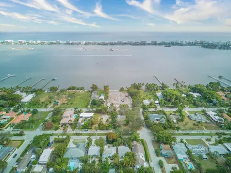 1118 S Palmway Lake Worth Beach FL 33460