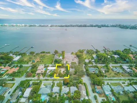 1118 S Palmway Lake Worth Beach FL 33460