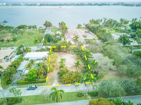 1118 S Palmway Lake Worth Beach FL 33460