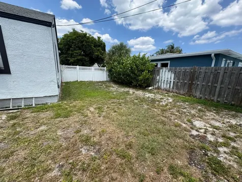 101 E 28th Street Riviera Beach FL 33404