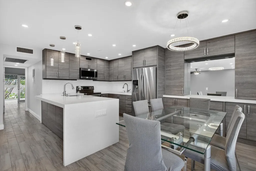 446 Richmond F Deerfield Beach FL 33442