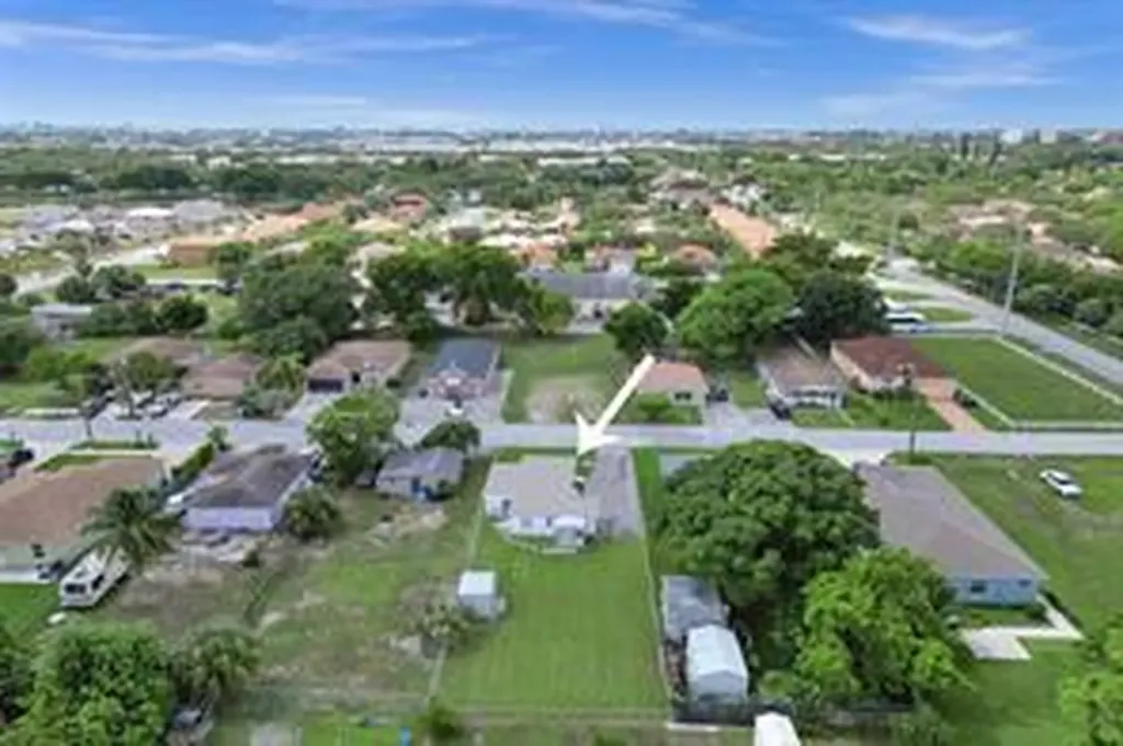 2055 NW 8th Street Pompano Beach FL 33069