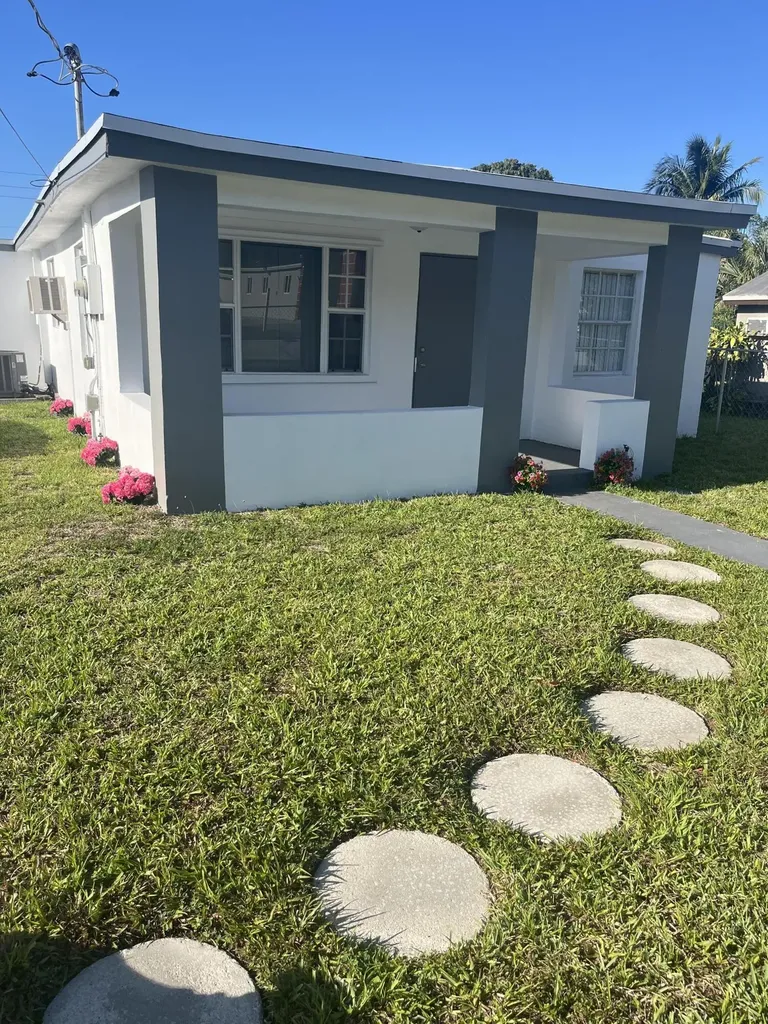 2055 NW 8th Street Pompano Beach FL 33069