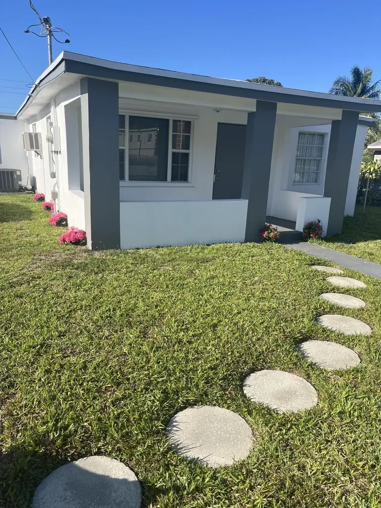 2055 NW 8th Street Pompano Beach FL 33069