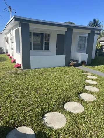 2055 NW 8th Street Pompano Beach FL 33069