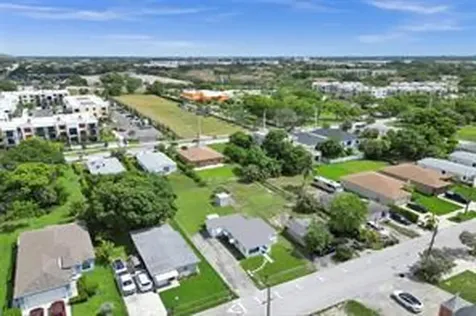 2055 NW 8th Street Pompano Beach FL 33069