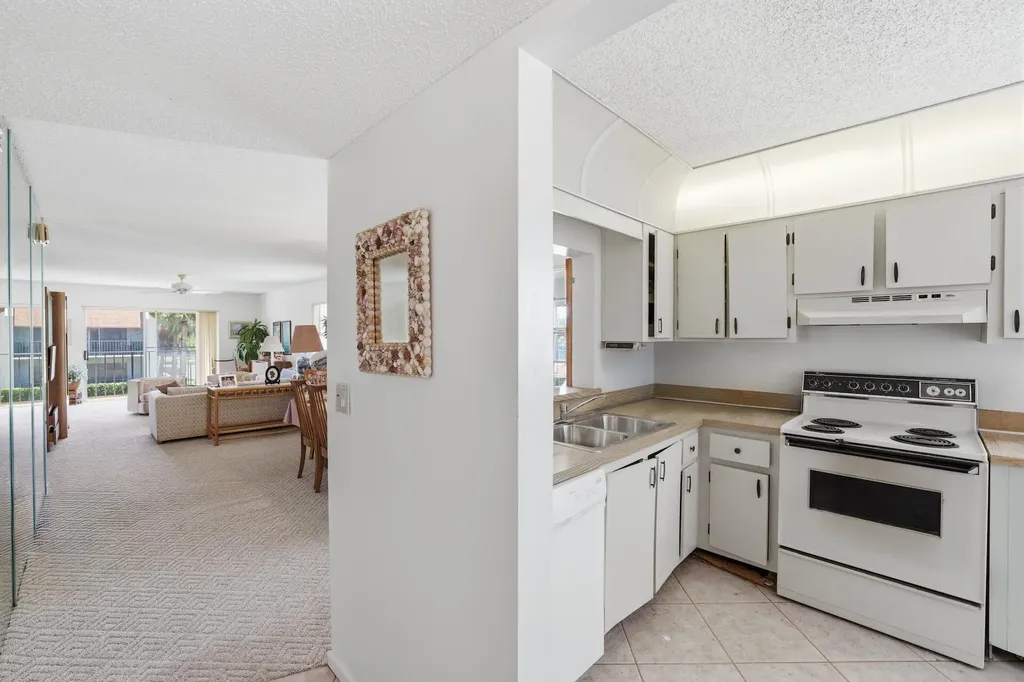 2925 SW 22nd Avenue Delray Beach FL 33445