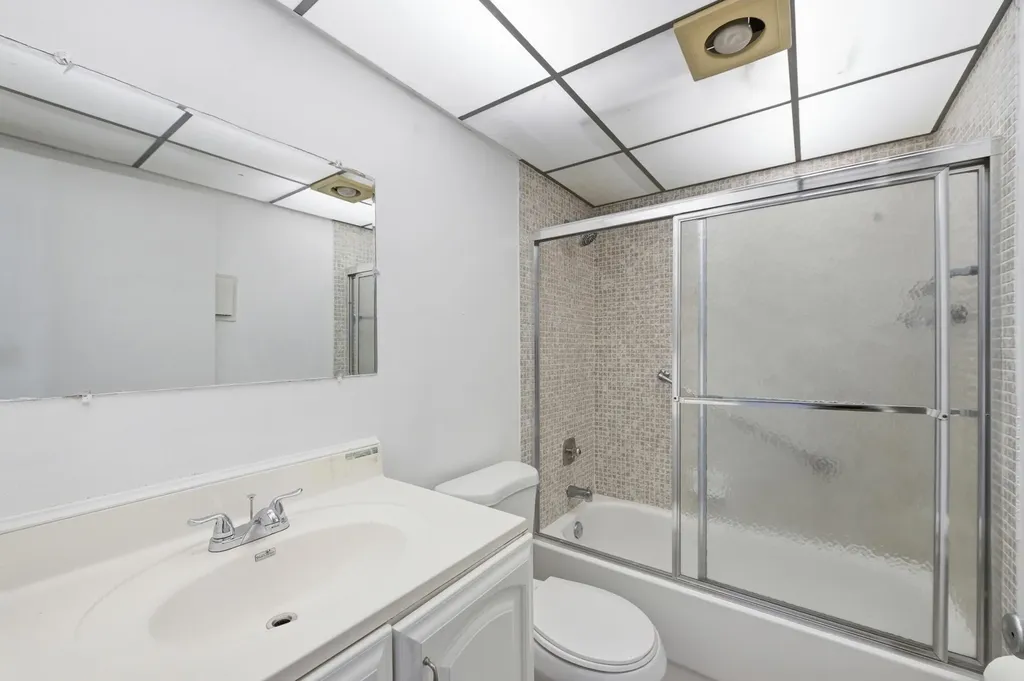 452 Normandy Delray Beach FL 33484