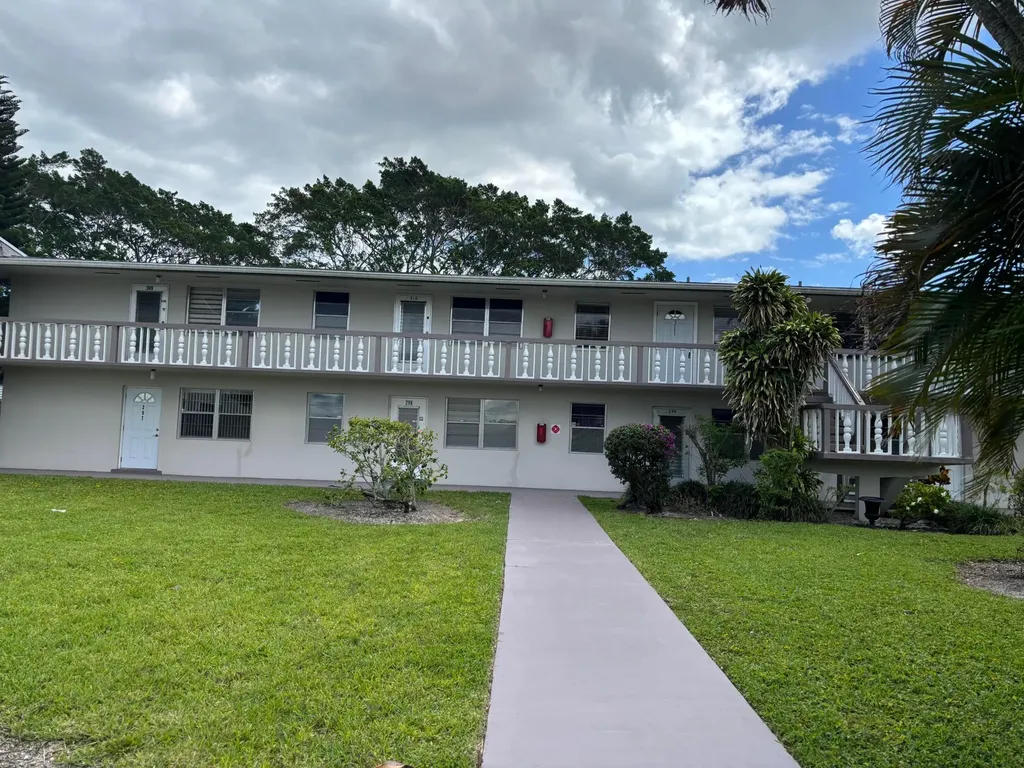 311 Chatham West Palm Beach FL 33417