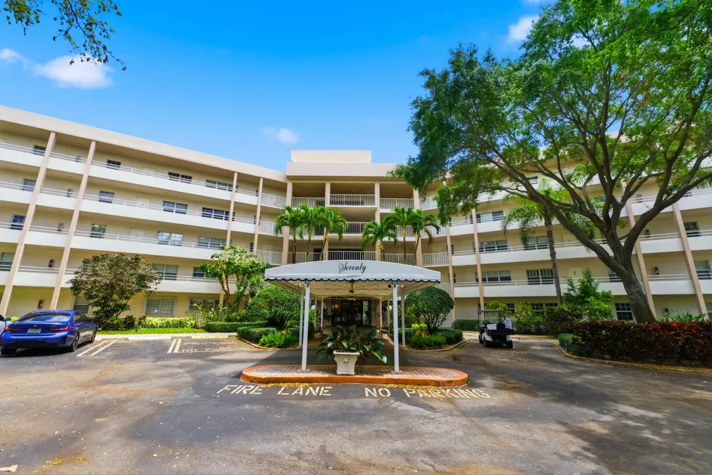 3800 Oaks Clubhouse Drive Pompano Beach FL 33069