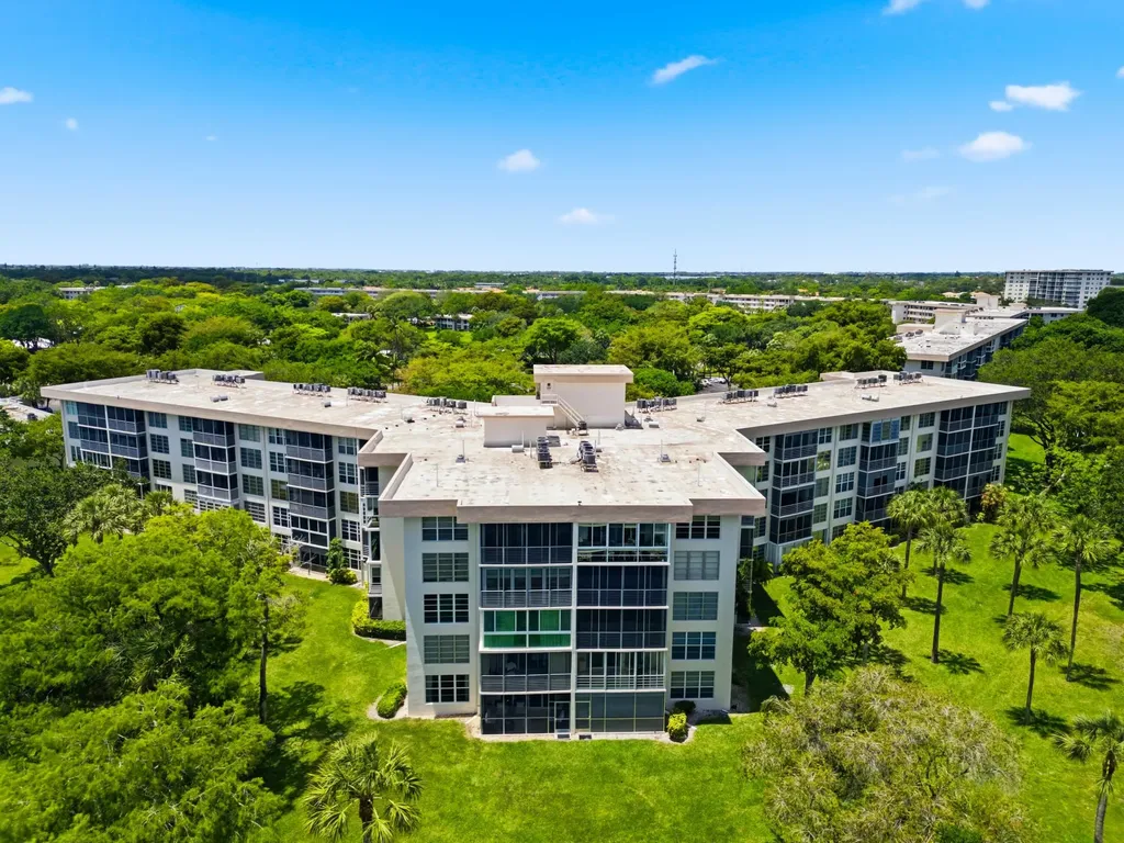 3800 Oaks Clubhouse Drive Pompano Beach FL 33069