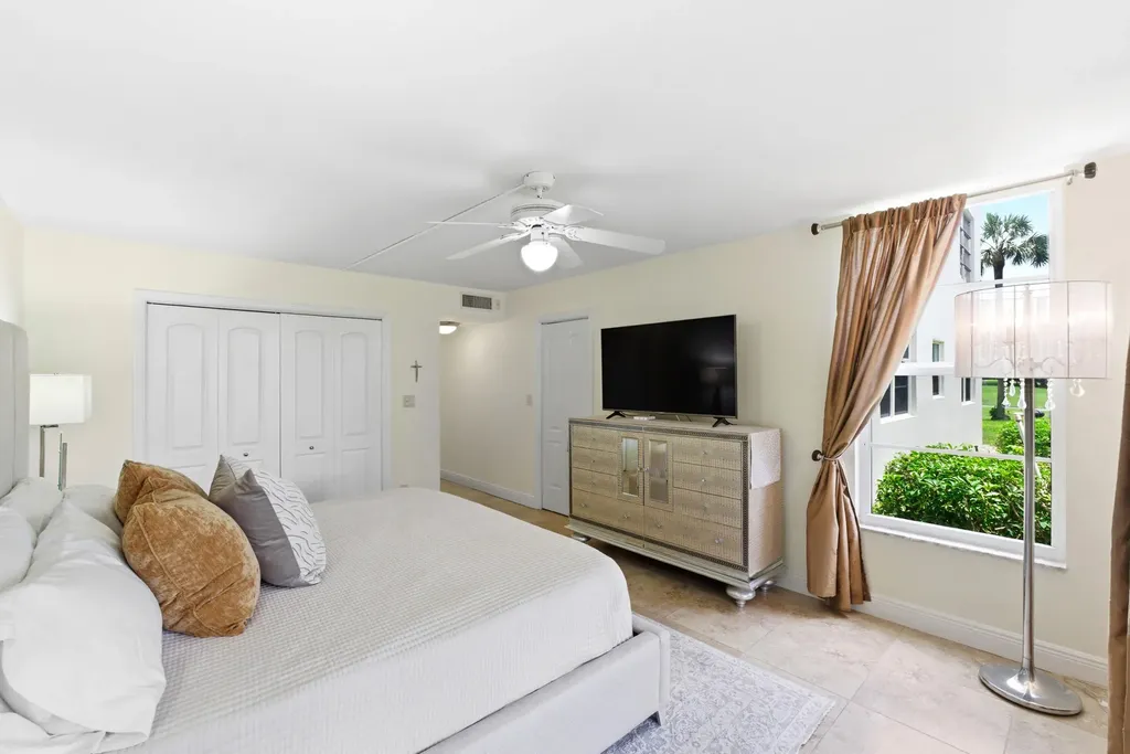 3800 Oaks Clubhouse Drive Pompano Beach FL 33069