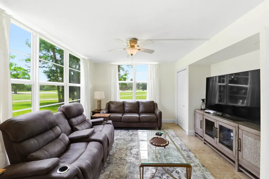 3800 Oaks Clubhouse Drive Pompano Beach FL 33069