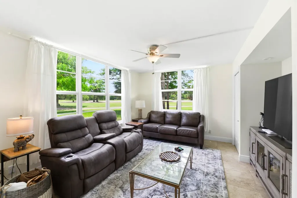 3800 Oaks Clubhouse Drive Pompano Beach FL 33069