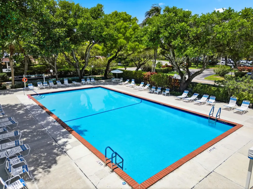 3800 Oaks Clubhouse Drive Pompano Beach FL 33069