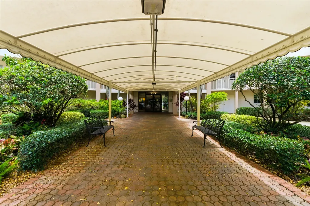 3800 Oaks Clubhouse Drive Pompano Beach FL 33069