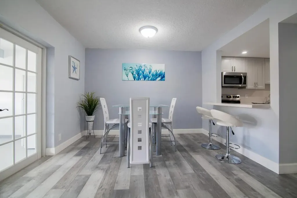 320 S Surf Road Hollywood FL 33019