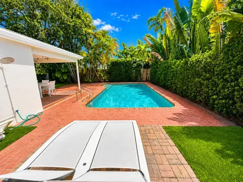 800 SE 11th Court Fort Lauderdale FL 33316
