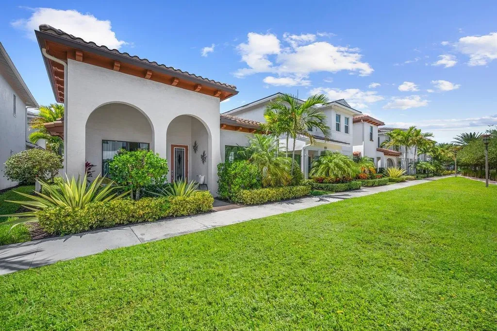 7041 Edison Place Palm Beach Gardens FL 33418