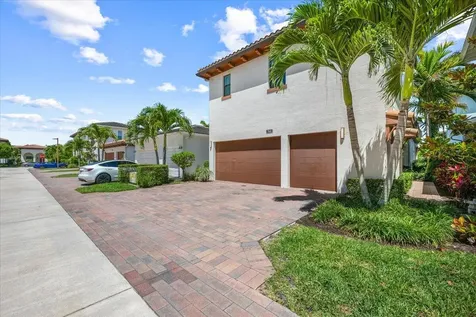 7041 Edison Place Palm Beach Gardens FL 33418
