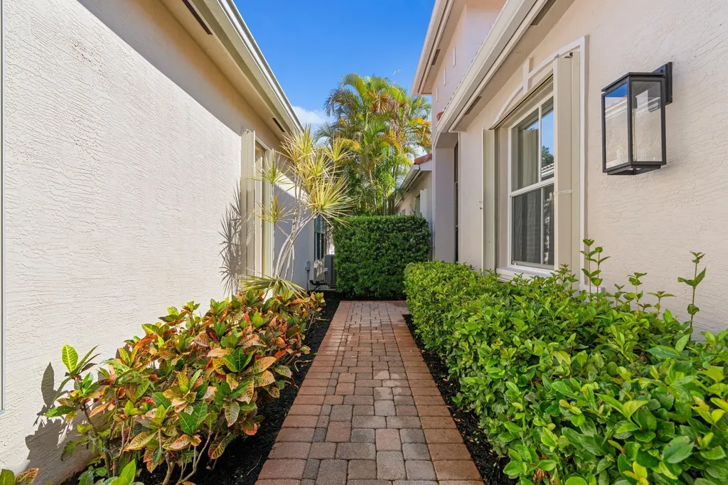 112 Isle Verde Way Palm Beach Gardens FL 33418
