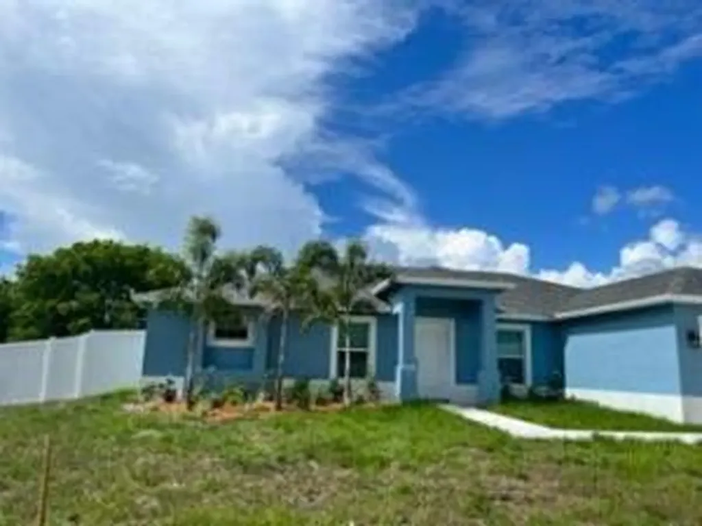 2352 SW Plum Court Port St Lucie FL 34953