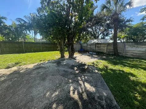 8817 Dania Drive Palm Beach Gardens FL 33410
