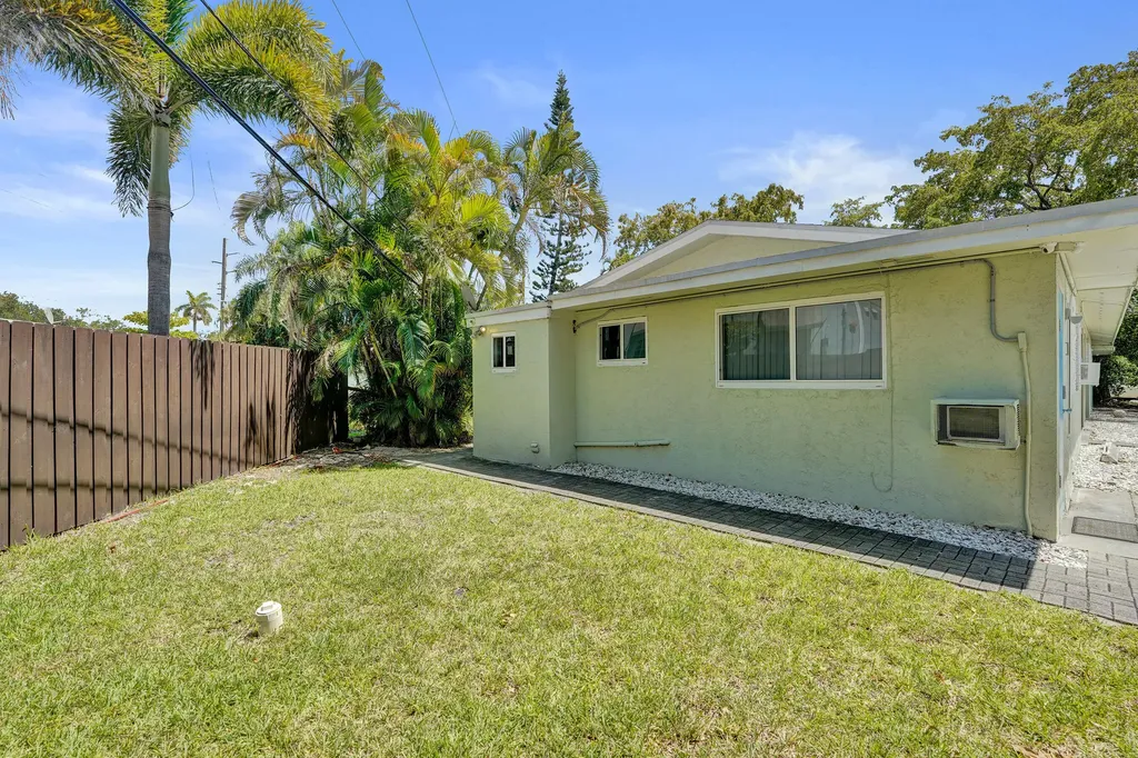 1100 NE 18th Court Fort Lauderdale FL 33305