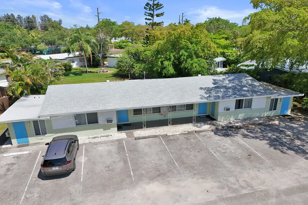 1100 NE 18th Court Fort Lauderdale FL 33305