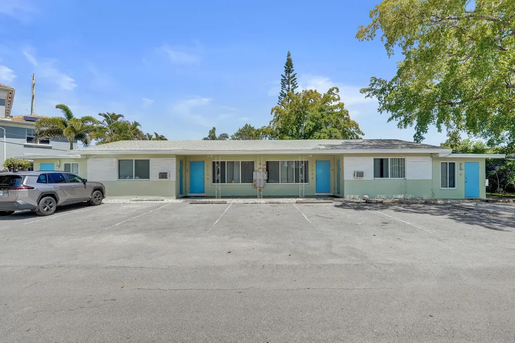 1100 NE 18th Court Fort Lauderdale FL 33305