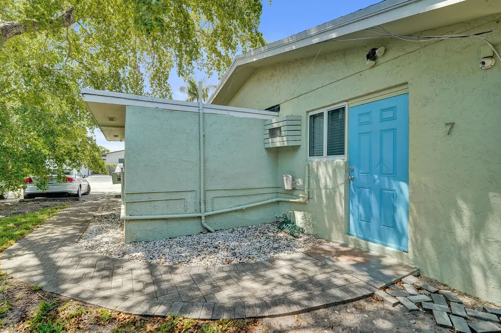 1100 NE 18th Court Fort Lauderdale FL 33305