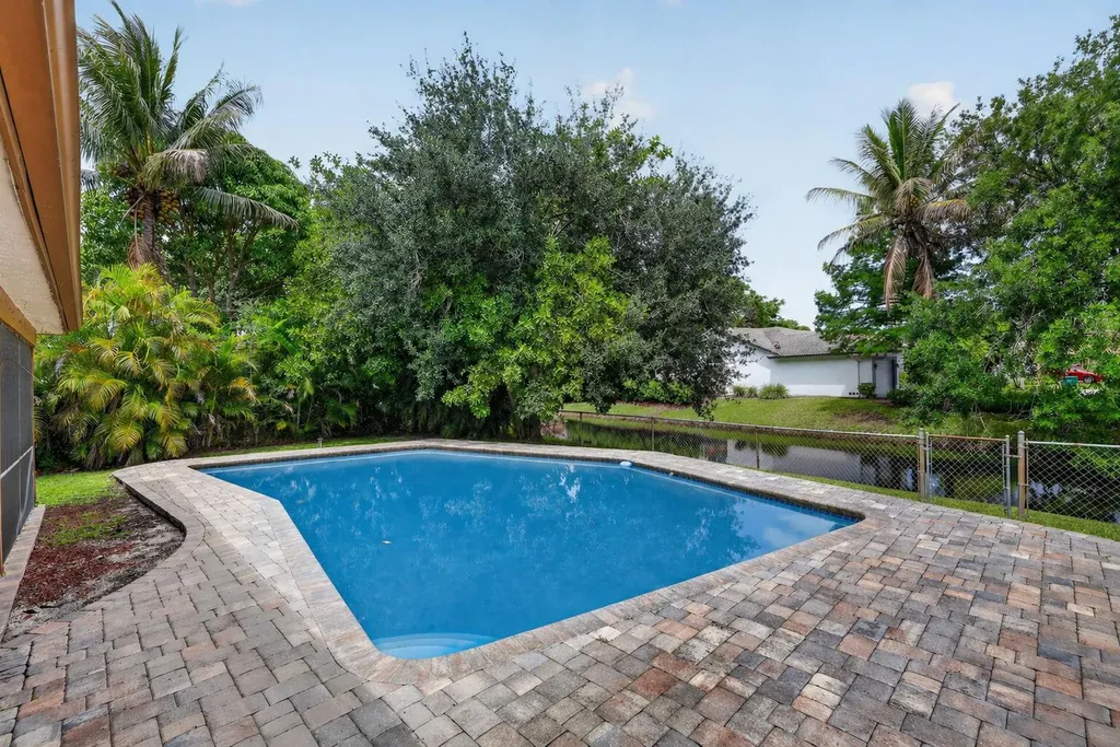 2551 NW 98th Terrace Coral Springs FL 33065