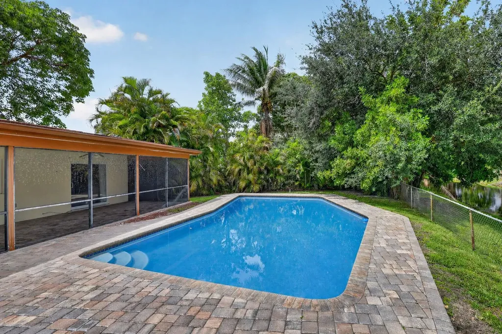 2551 NW 98th Terrace Coral Springs FL 33065