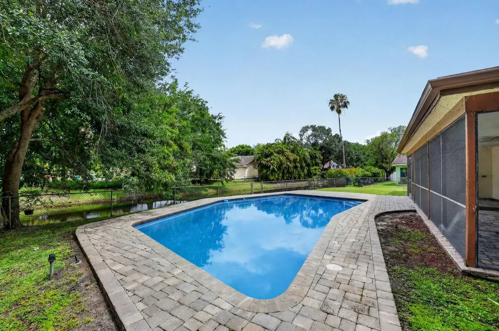 2551 NW 98th Terrace Coral Springs FL 33065