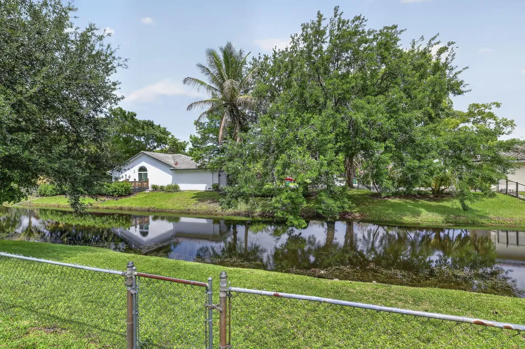 2551 NW 98th Terrace Coral Springs FL 33065