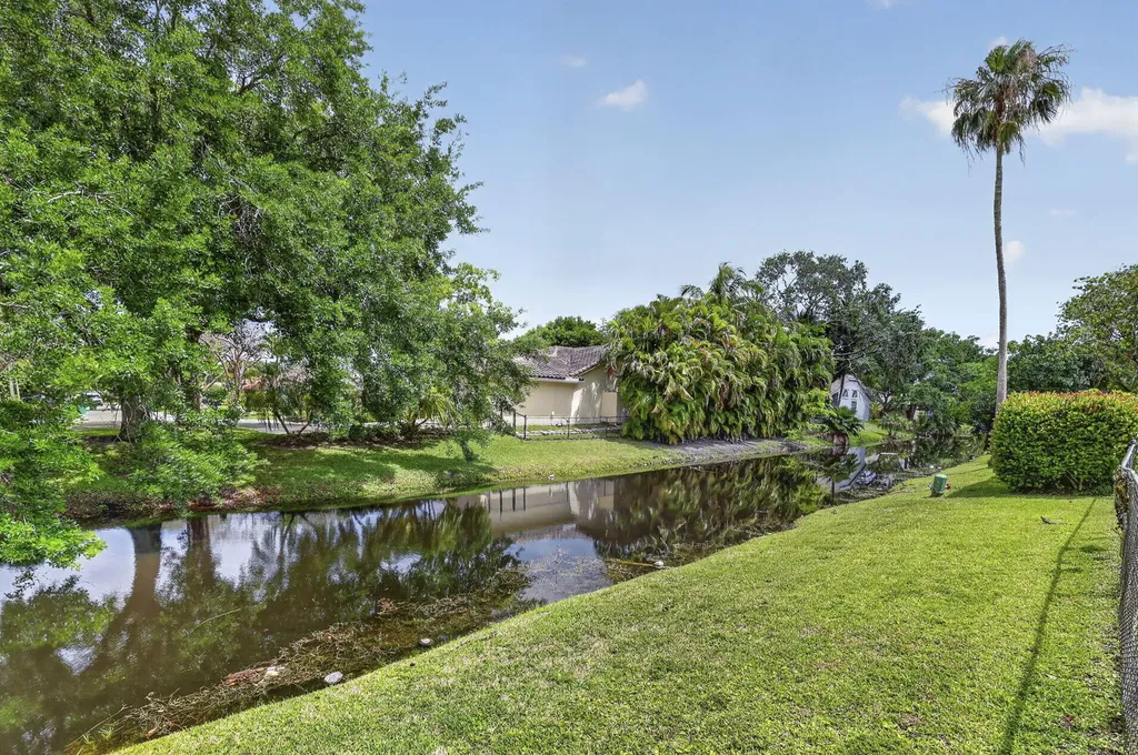 2551 NW 98th Terrace Coral Springs FL 33065