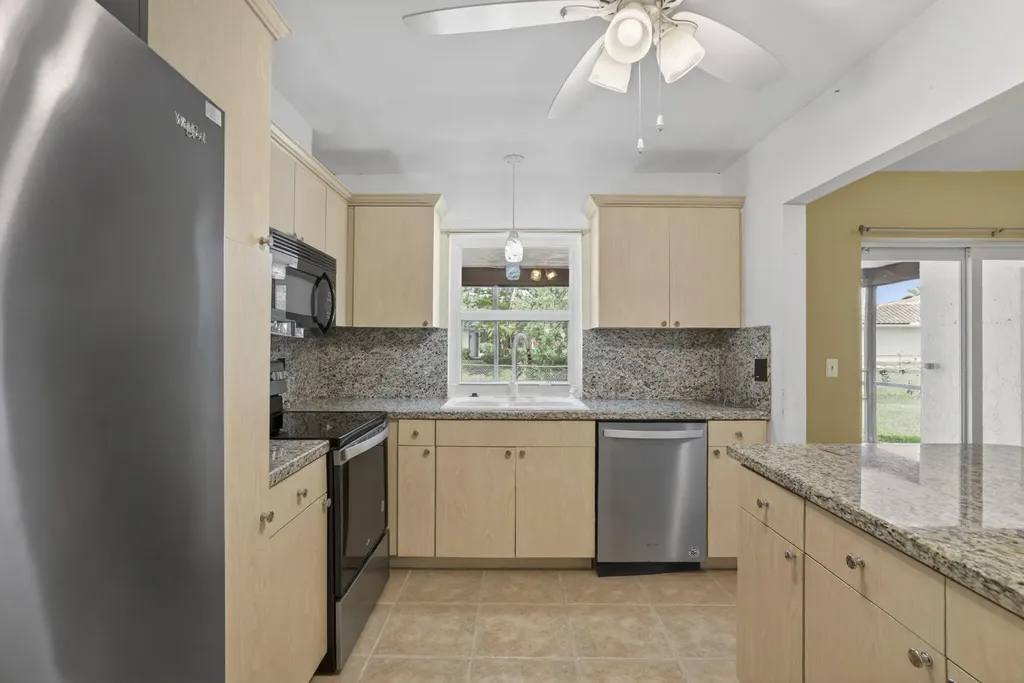 2551 NW 98th Terrace Coral Springs FL 33065