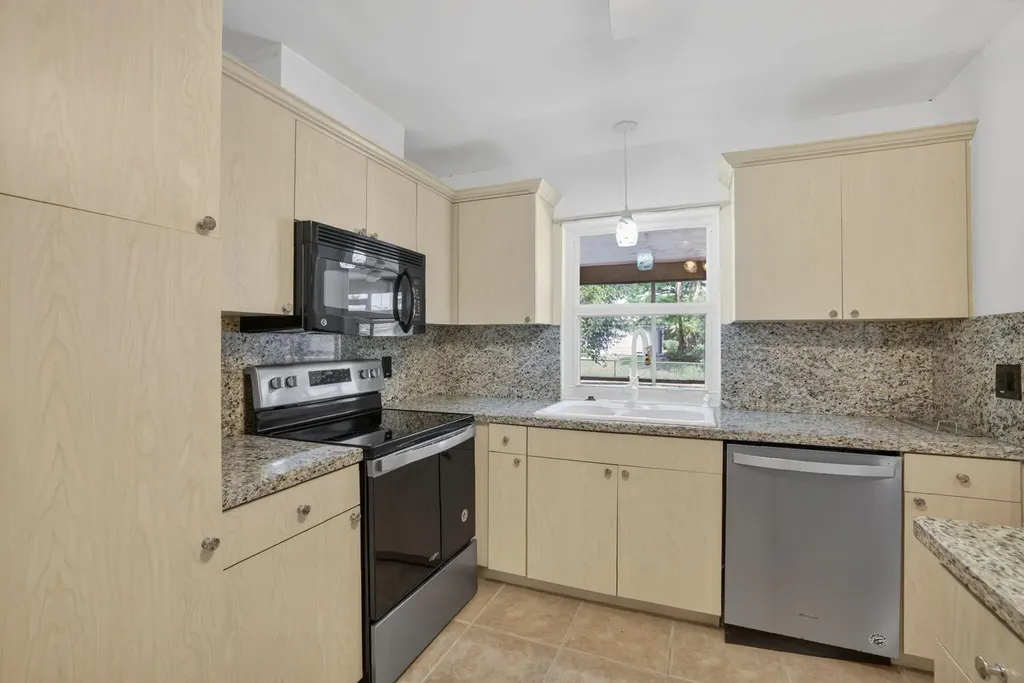 2551 NW 98th Terrace Coral Springs FL 33065
