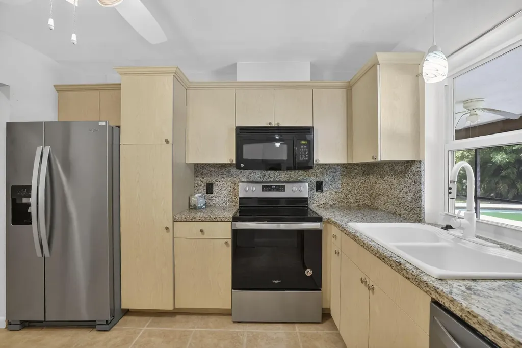 2551 NW 98th Terrace Coral Springs FL 33065