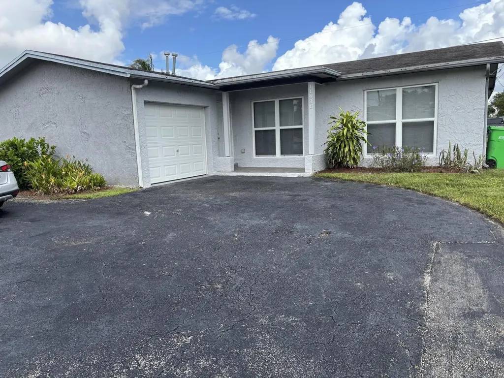 11421 NW 39th Place Sunrise FL 33323