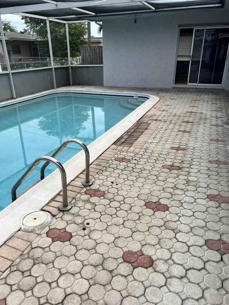11421 NW 39th Place Sunrise FL 33323