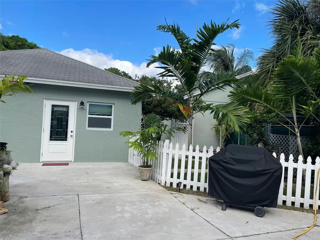 826 Hansen Street West Palm Beach FL 33405