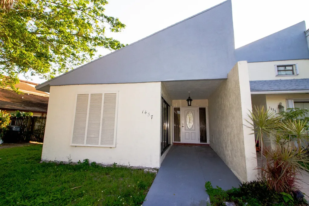 1437 White Pine Drive Wellington FL 33414